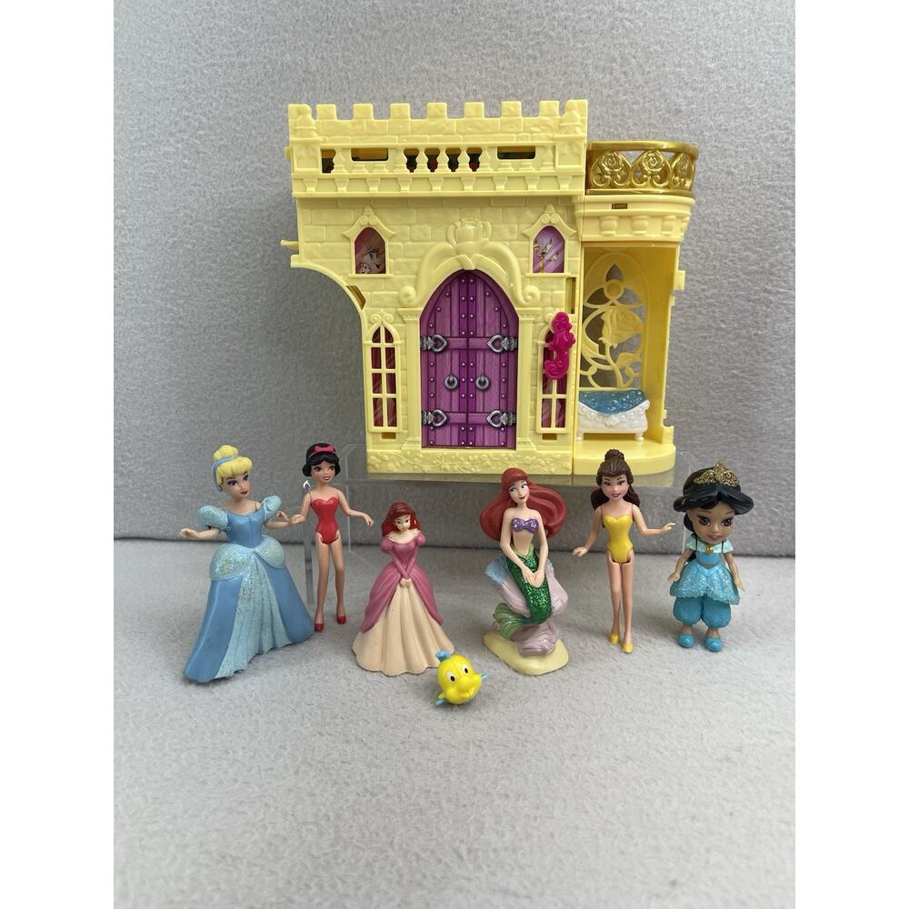 DISNEY PRINCESS MagiClip 3 Dolls 3 Extra Dolls, Belle’s House As Pictured